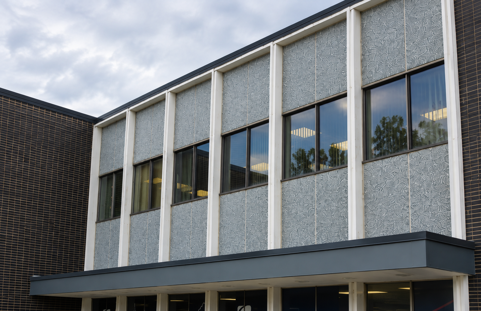 Second-floor office windows at Clear Channel Outdoor's Chicago office, where AAA Glass Tint installed Ecolux 70 Low-E window film on 1/4 inch single pane glass.